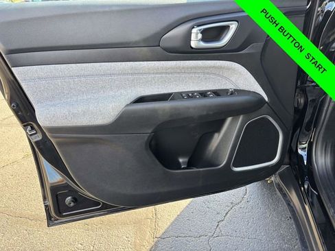 Used 2023 Jeep Compass Sport image 9