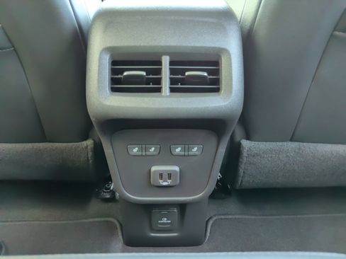 Used 2023 Chevrolet Equinox Premier image 34