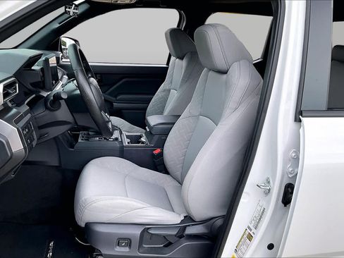 Used 2025 Toyota Tacoma SR5 AWD/4WD image 8