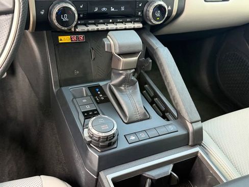 Used 2025 Toyota Tacoma Limited AWD/4WD image 18