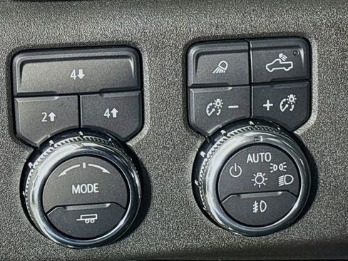 New 2025 GMC Sierra 2500 SLE w/ SLE Value Package; image 10