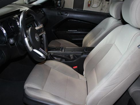 Used 2013 Ford Mustang Coupe RWD image 21