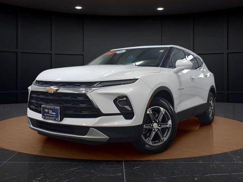 Used 2025 Chevrolet Blazer LT AWD/4WD image 3