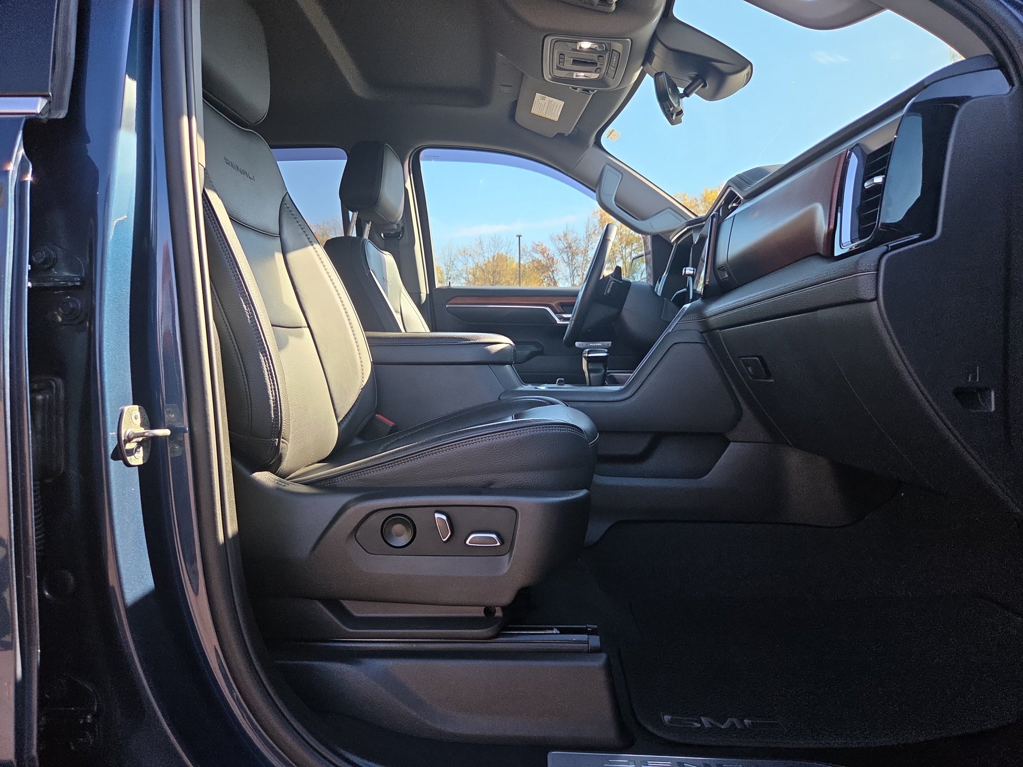 Used 2022 GMC Sierra 1500 Denali w/ Technology Package AWD/4WD image 26