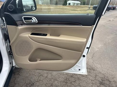 Used 2018 Jeep Grand Cherokee Limited image 25