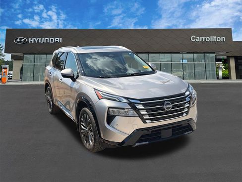 Used 2024 Nissan Rogue Platinum w/ Platinum Premium Package AWD/4WD image 3