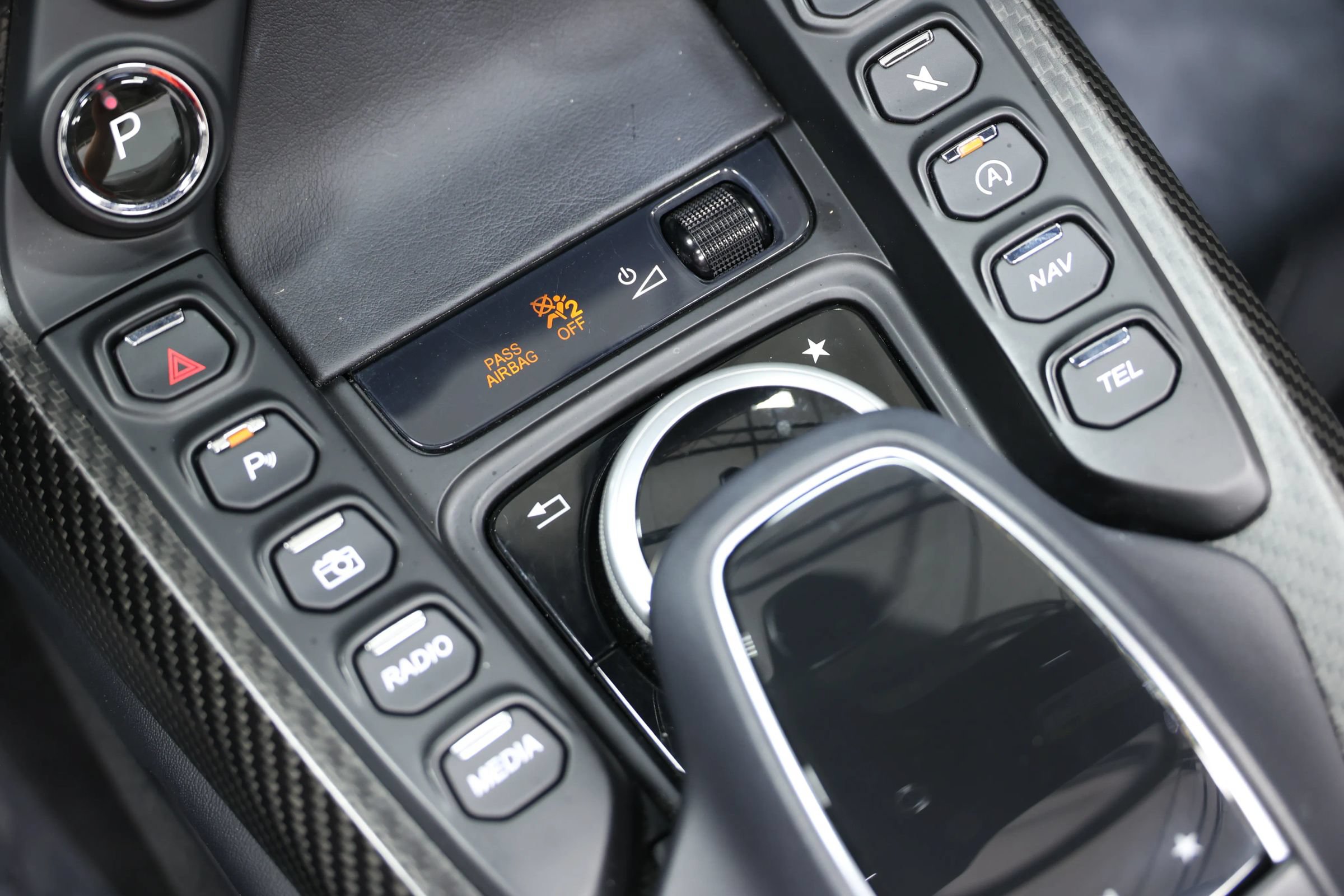 Used 2023 Aston Martin V8 Vantage Roadster RWD image 42