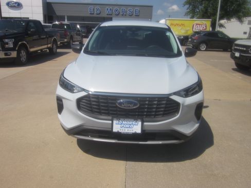 Used 2025 Ford Escape Active AWD/4WD image 2