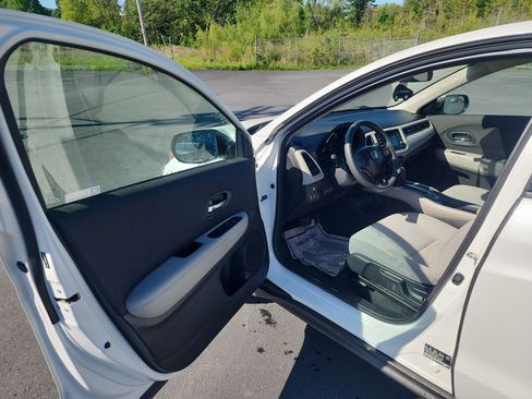 Used 2020 Honda HR-V LX image 10