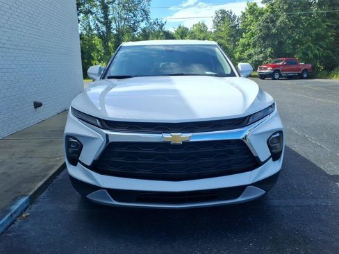Used 2025 Chevrolet Blazer LT FWD image 2
