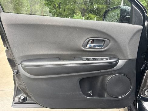 Used 2022 Honda HR-V LX image 13
