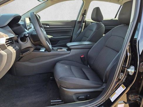 Used 2025 Nissan Altima 2.5 SV FWD image 15