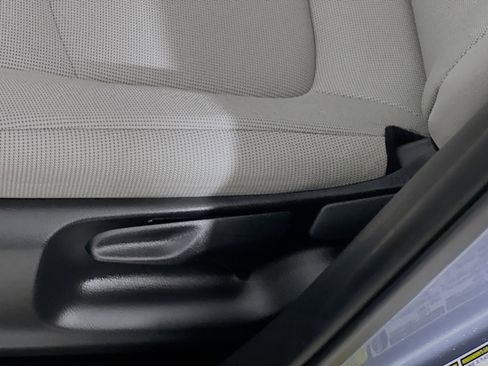 Used 2025 Toyota Corolla Cross L FWD image 16