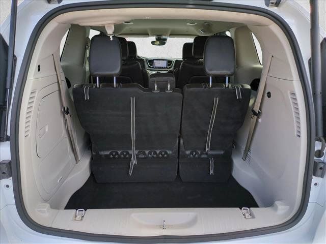 Used 2024 Chrysler Pacifica Limited FWD image 6