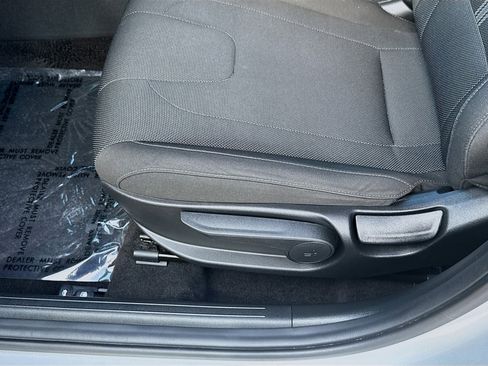 Used 2023 Hyundai Elantra SE image 15