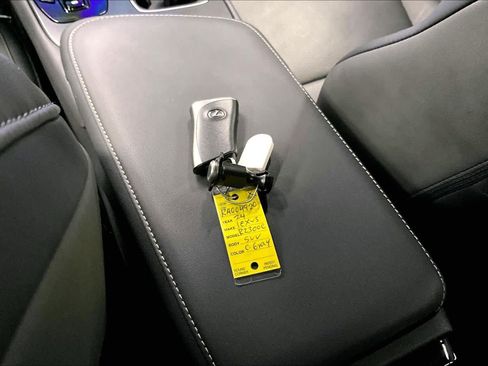 Used 2024 Lexus RZ 300e Premium FWD image 15