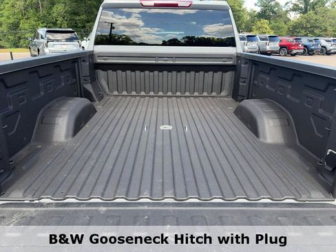 Used 2024 Chevrolet Silverado 2500 Custom w/ Custom Convenience Package AWD/4WD image 13