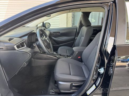Used 2025 Toyota Corolla LE FWD image 27