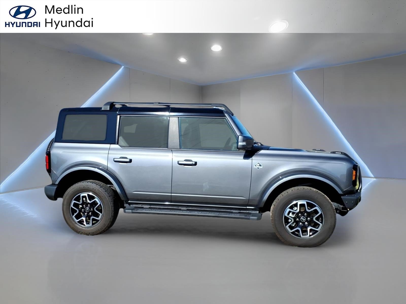 Used 2024 Ford Bronco Outer Banks AWD/4WD image 2
