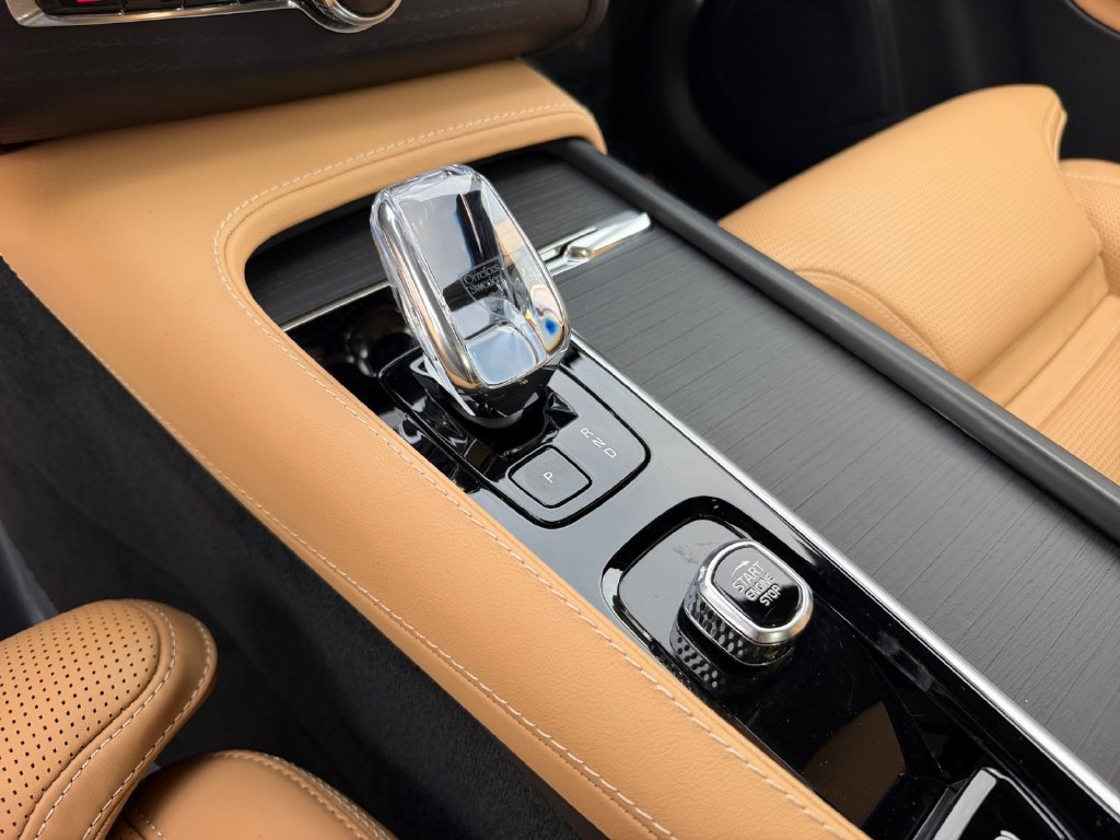 Certified 2025 Volvo XC90 T8 Ultra w/ Protection Package Premier AWD/4WD image 25