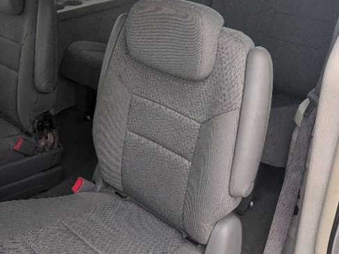 Used 2009 Chrysler Town & Country Touring image 27