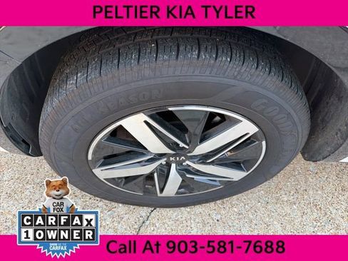 Certified 2021 Kia Sorento S w/ Panoramic Sunroof Package image 5