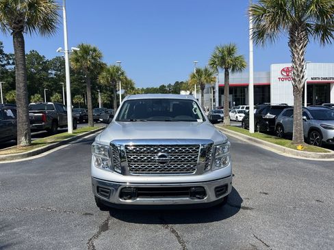 Used 2018 Nissan Titan SV w/ SV Convenience Package AWD/4WD image 3