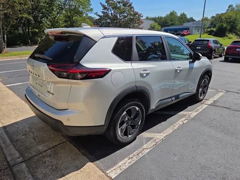 Used 2025 Nissan Rogue SV FWD image 3