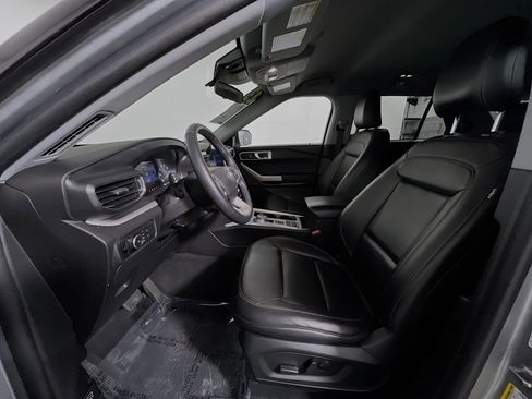 Used 2023 Ford Explorer XLT w/ Equipment Group 202A image 15