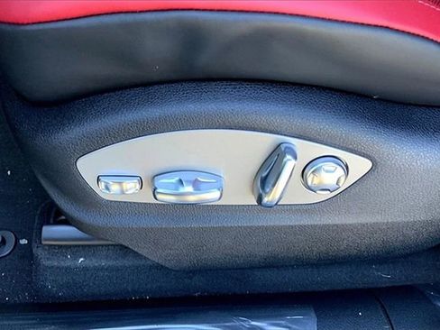 Certified 2026 Porsche Macan image 31