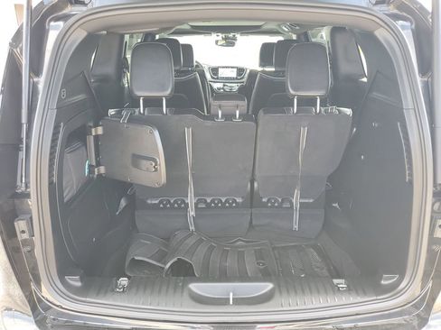 Used 2024 Chrysler Pacifica Premium image 33