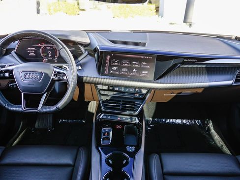 Used 2023 Audi e-tron GT Prestige image 12