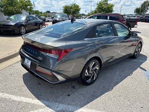 Used 2024 Hyundai Elantra Limited FWD image 30