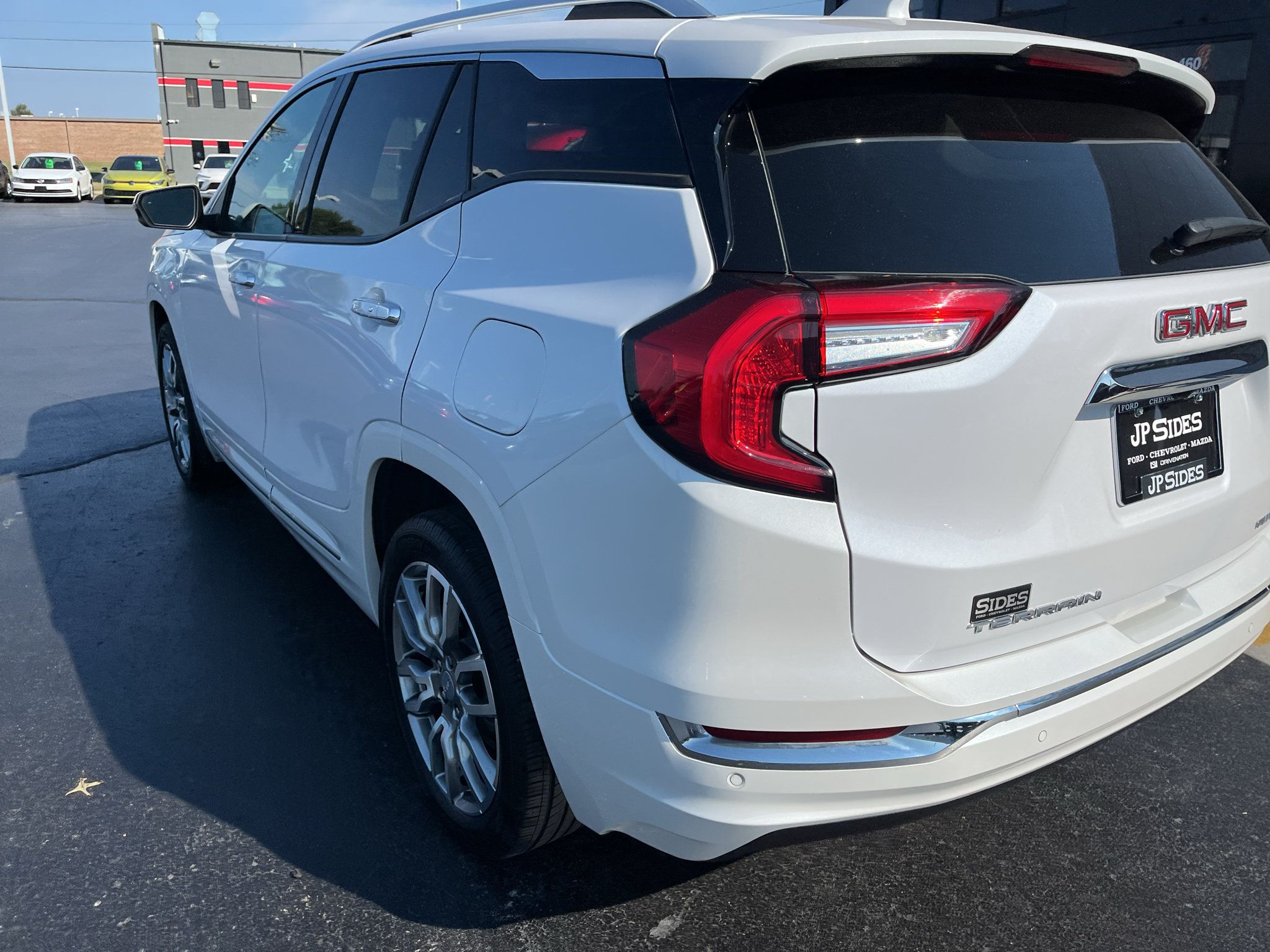 Used 2024 GMC Terrain Denali w/ Denali Premium Package AWD/4WD image 11