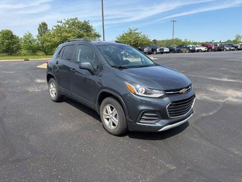 Used 2022 Chevrolet Trax LT w/ LT Convenience Package AWD/4WD image 1