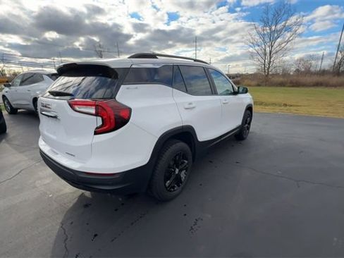 Used 2022 GMC Terrain SLE w/ Driver Convenience Package image 8