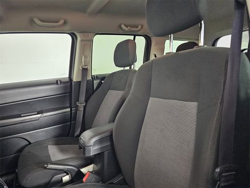 Used 2014 Jeep Patriot Sport w/ Power Value Group image 23