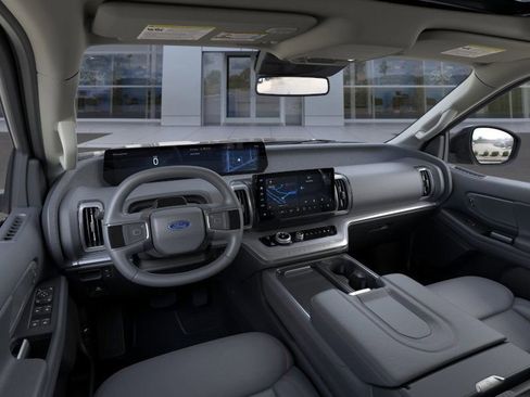 New 2025 Ford Expedition Active image 9