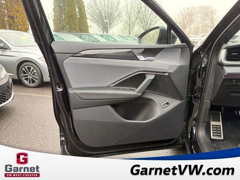 New 2026 Volkswagen Tiguan SE R-Line image 10