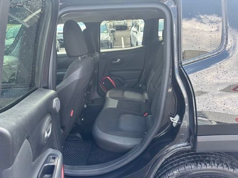 Used 2018 Jeep Renegade Trailhawk w/ UConnect 8.4 Nav Group AWD/4WD image 10