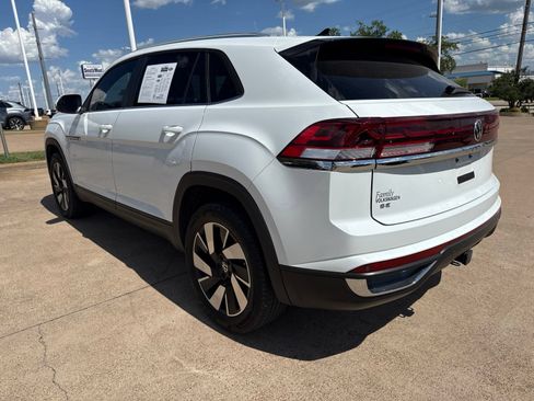 Used 2025 Volkswagen Atlas Cross Sport SE FWD image 5