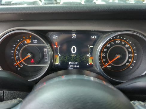 Used 2018 Jeep Wrangler Unlimited Sahara AWD/4WD image 13