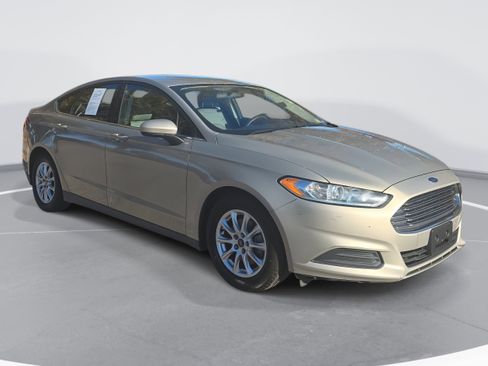Used 2015 Ford Fusion S image 3