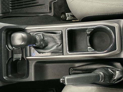 Used 2018 Toyota Tacoma SR5 RWD image 23
