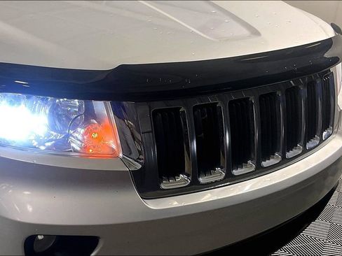 Used 2011 Jeep Grand Cherokee Laredo AWD/4WD image 35