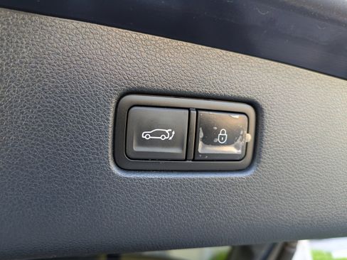 Certified 2022 Genesis GV70 2.5T w/ Advanced Package image 18