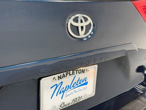 Used 2011 Toyota Sienna LE image 8