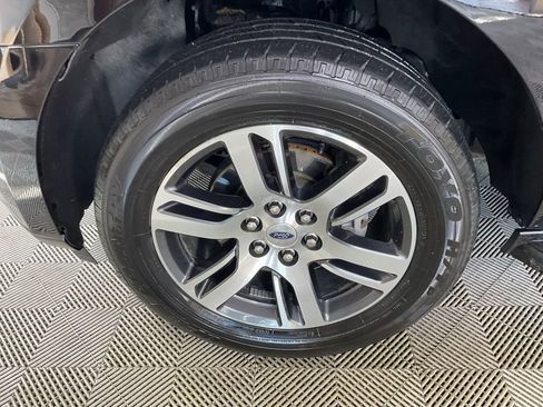 Used 2024 Ford Expedition Limited AWD/4WD image 5