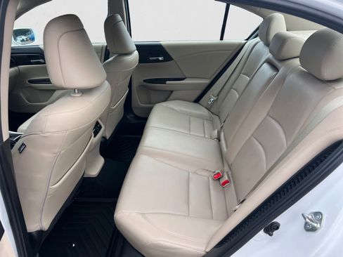 Used 2015 Honda Accord Touring image 12