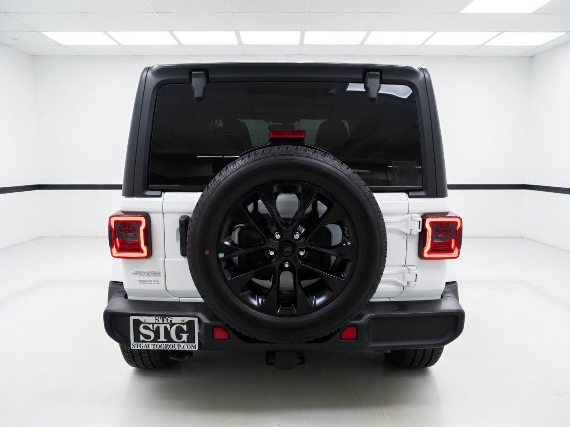 Used 2021 Jeep Wrangler Unlimited Sahara w/ Cold Weather Group AWD/4WD image 5